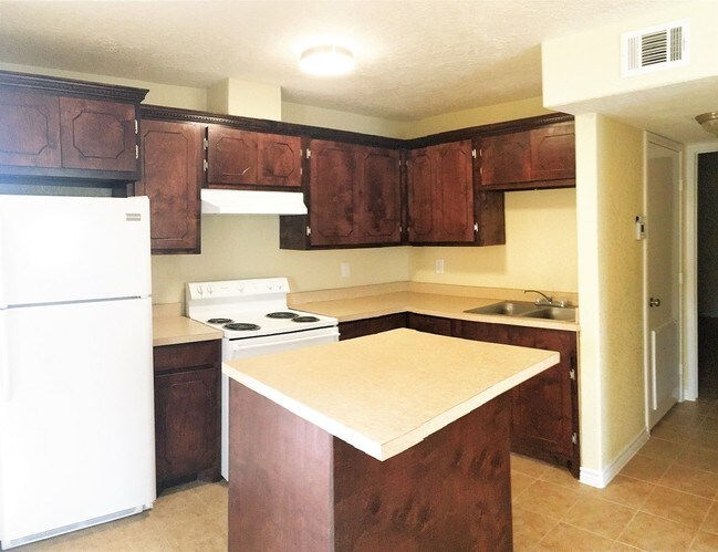 Brand new kitchen with island - STVP Ann St Apartments