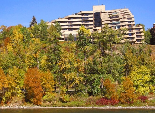 Photo du bâtiment - 300 Meredith Rd NE