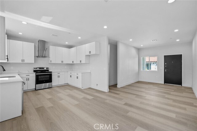 Building Photo - 15931 Los Cedros Ave