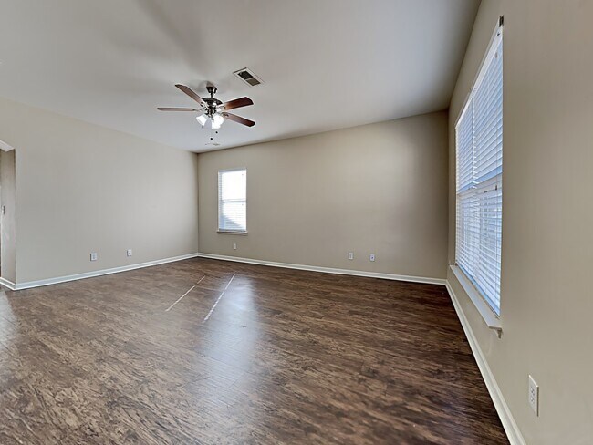 Building Photo - 116 Stoney Creek Way