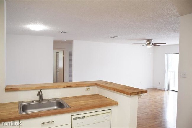 Foto del edificio - 3 br, 2 bath  - 11229 W Atlantic Blvd