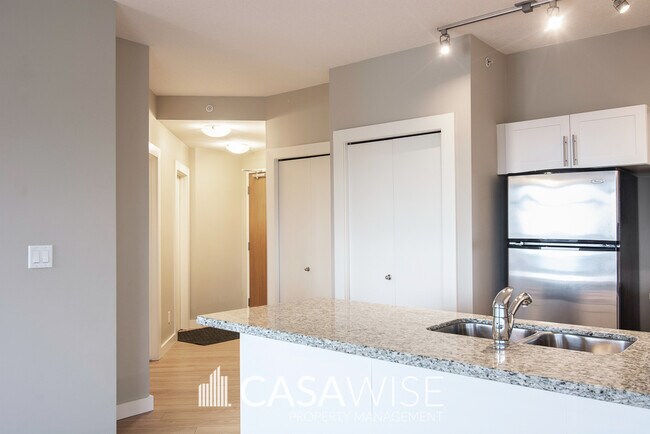 Building Photo - 10136-2104 104 St NW