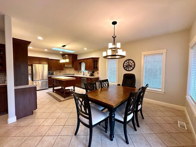 Foto del edificio - 4448 Castlerock Dr