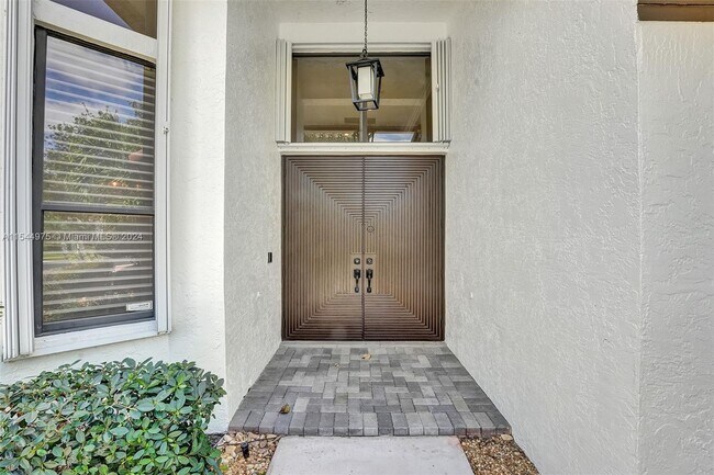 Building Photo - 375 Alexandra Cir