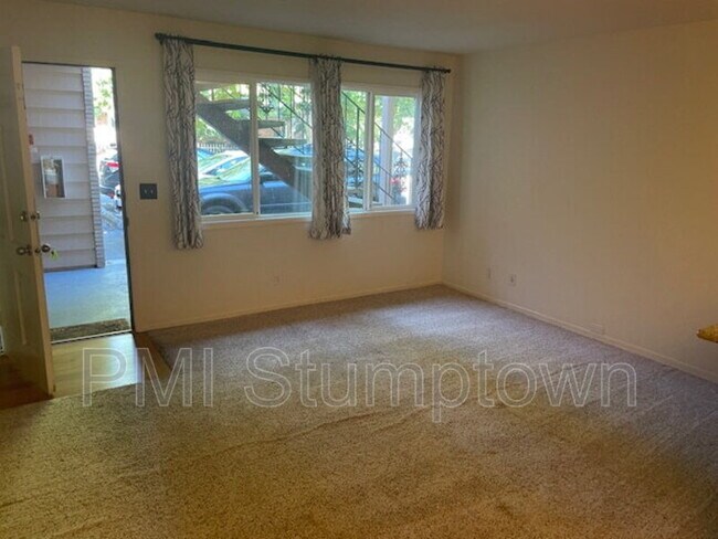 Foto del edificio - 2028 NE Clackamas St