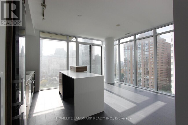 Building Photo - 75-1275 St Nicholas St