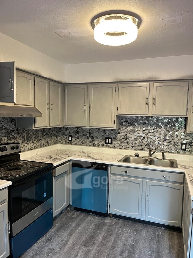 Building Photo - 1318 Parkway Ct