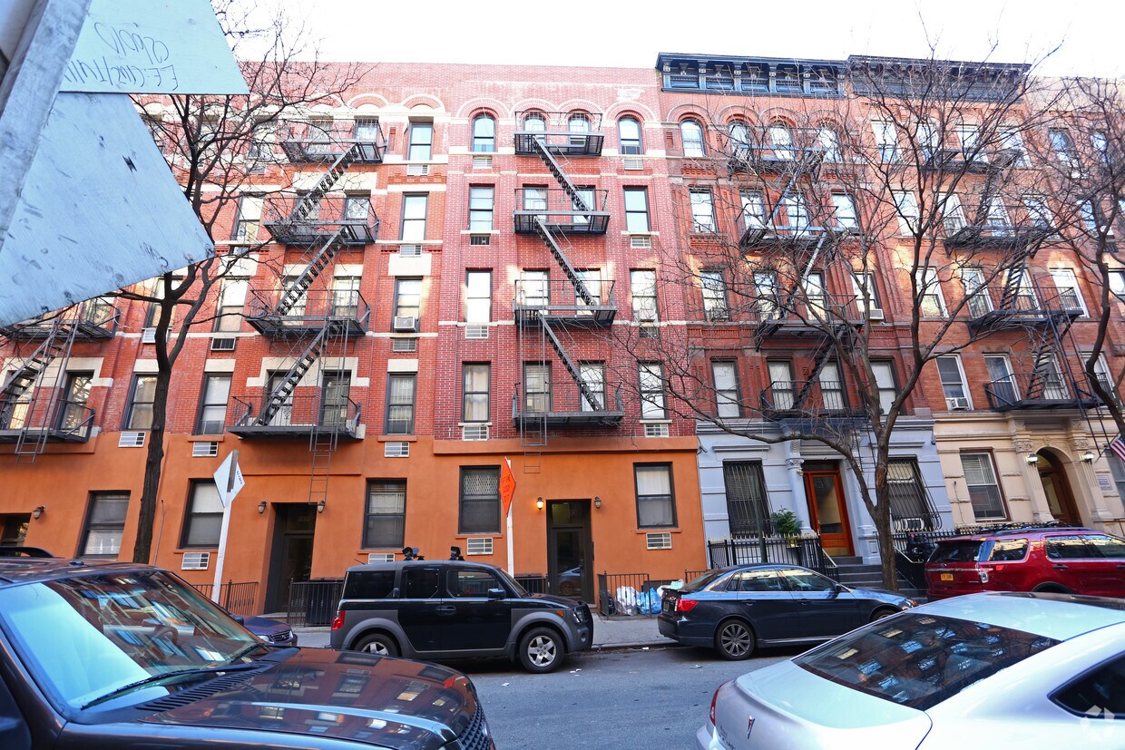 Building Photo - 328 E 93rd St