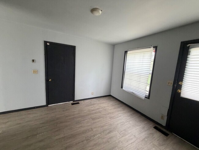 Building Photo - 1014 Koehn-