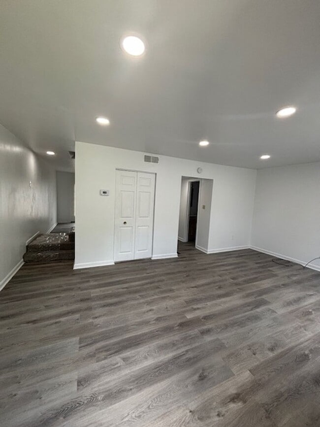 Building Photo - 1204 Clear Ridge Ln