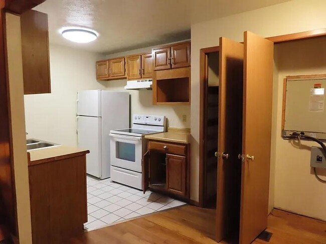 Foto del edificio - 122 W 9th Ave