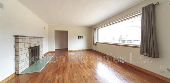 Foto del edificio - 10 Westwood Rd