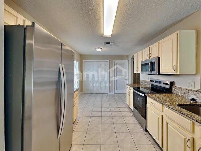 Building Photo - 8216 Leafcrest Dr