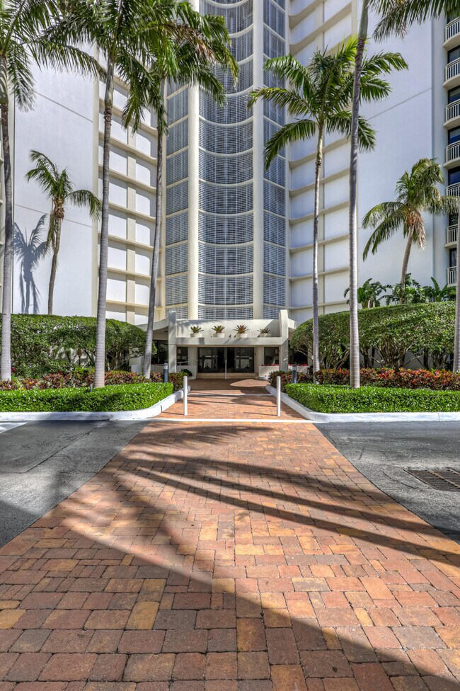 Foto del edificio - 3000 N Ocean Dr