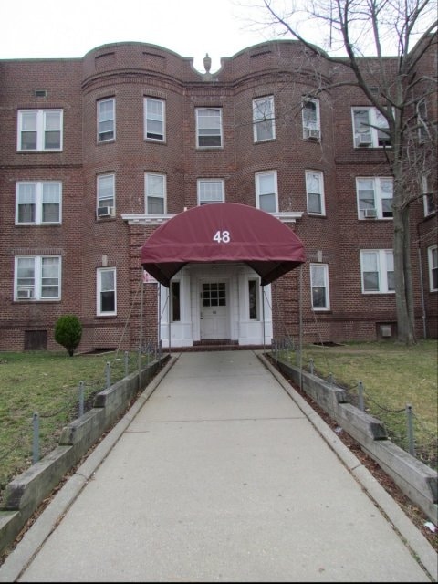 Primary Photo - 48 South Long Beach Avenue