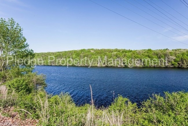 Foto del edificio - 205 River View Ln