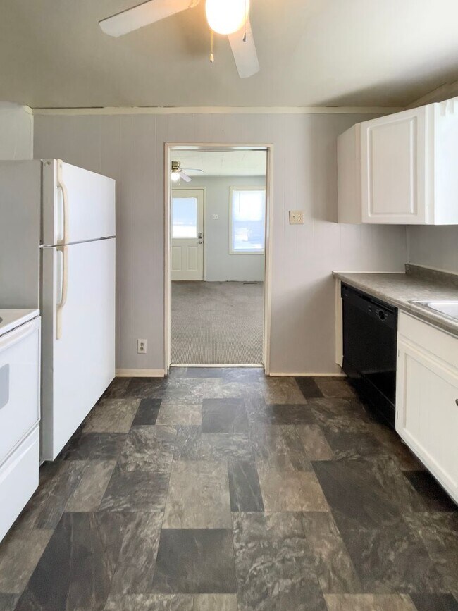 Foto del edificio - PRELEASING for AUGUST! Close to Campus