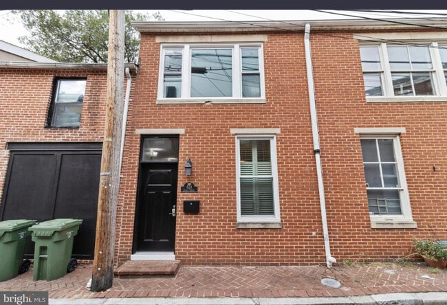 Building Photo - 624 Jasper St