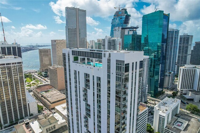 Foto del edificio - 151 SE 1st St