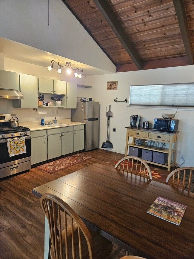 Building Photo - Gorgeous Long Barn Cabin
