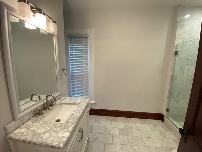 Foto del edificio - W King Ave 103-103.5 MLR