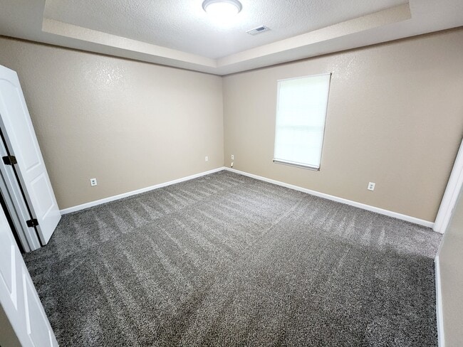 Foto del edificio - 4102 Valley View Dr NE
