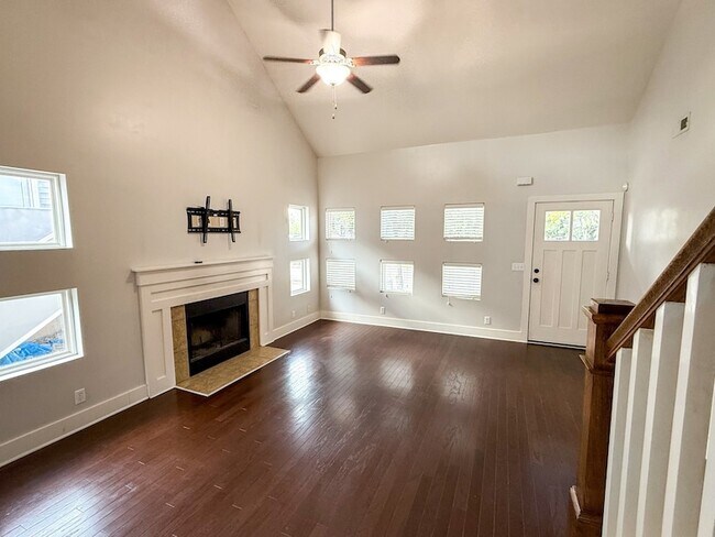 Foto del edificio - 3500 Steffisburg Dr