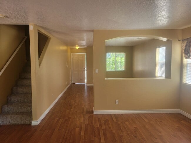 Foto del edificio - Spacious 4 Bedroom Home in Ventana Ranch. Upstairs living space! Great location!