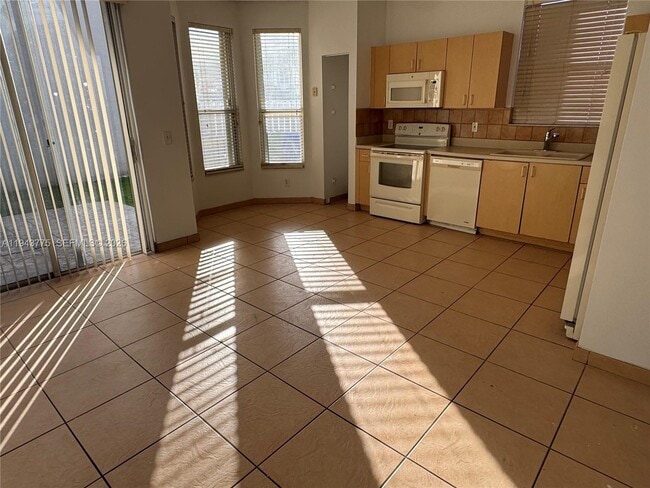 Foto del edificio - 13064 NW 9th Ct