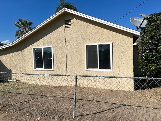 Building Photo - 9994 Spruce Ave