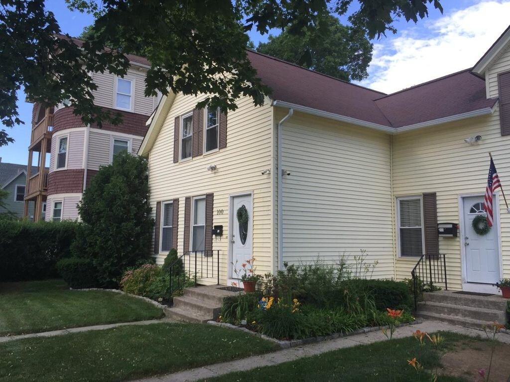 Primary Photo - 100 Lakewood St