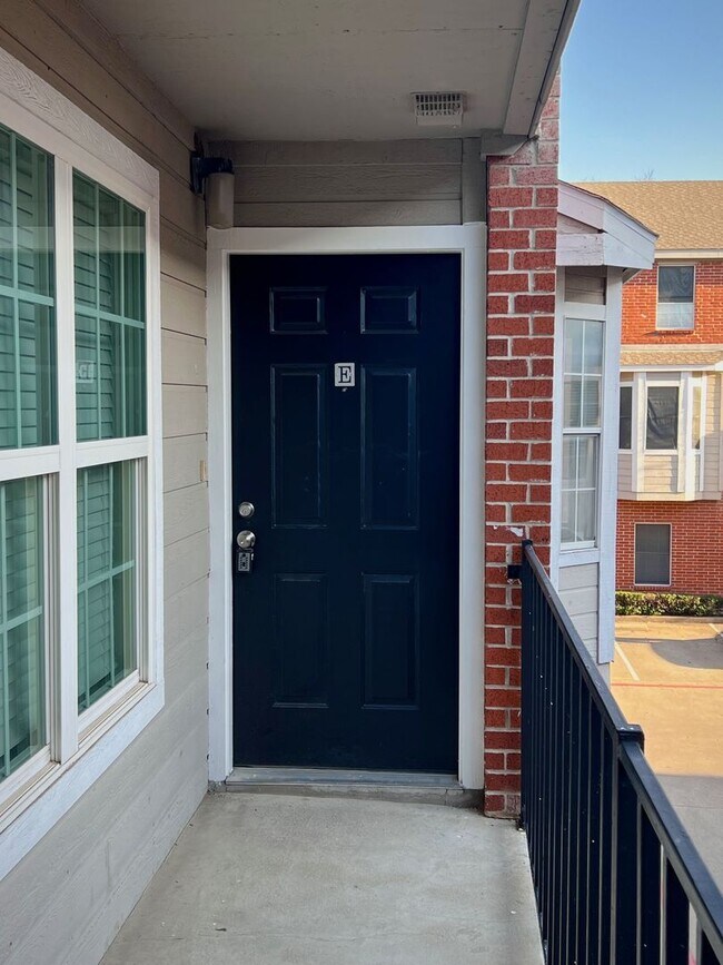 Foto del edificio - Updated 2 bed 2.5 bath steps away from Campus!