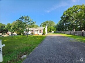 Building Photo - 1632 Milo Rd