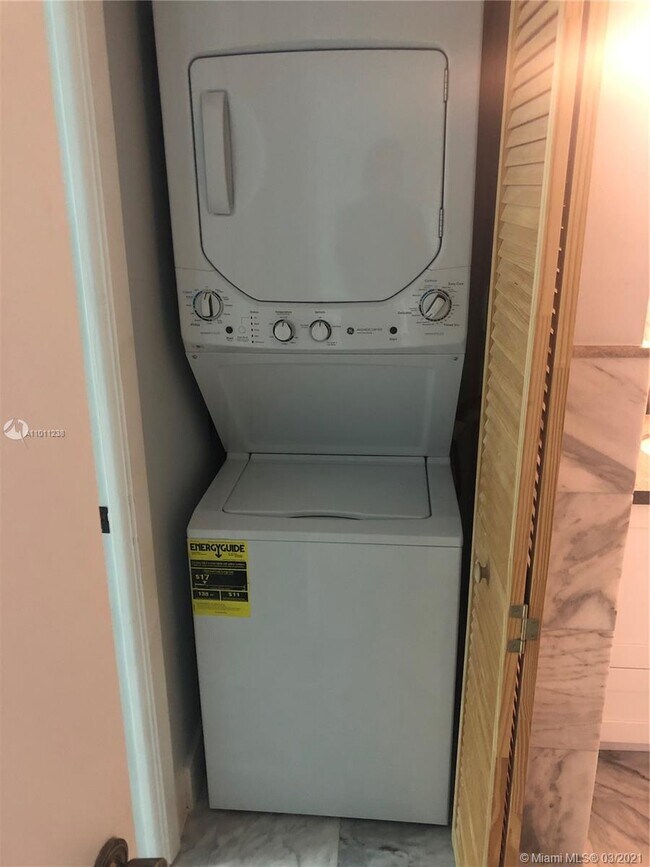 Building Photo - 15525 Miami Lakeway N