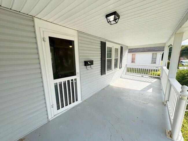 Building Photo - Adorable home in Franklin, KY for rent