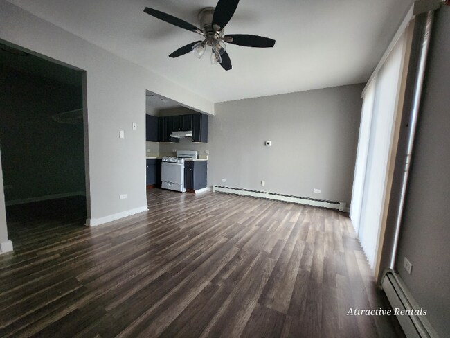 Foto del edificio - 3333 Commercial Ave