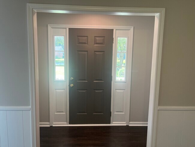 Building Photo - 949 Twin Lakes Dr
