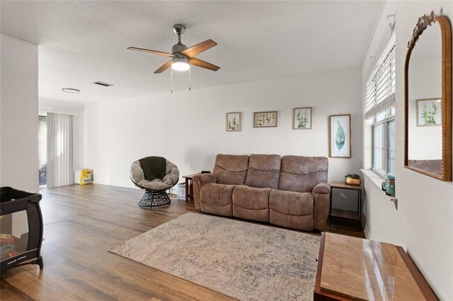 Foto del edificio - 540 Chateau Cir