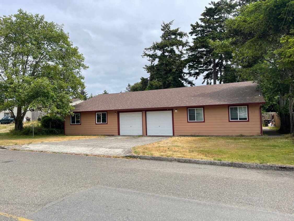 Primary Photo - 1595 - N. Wasson Duplex