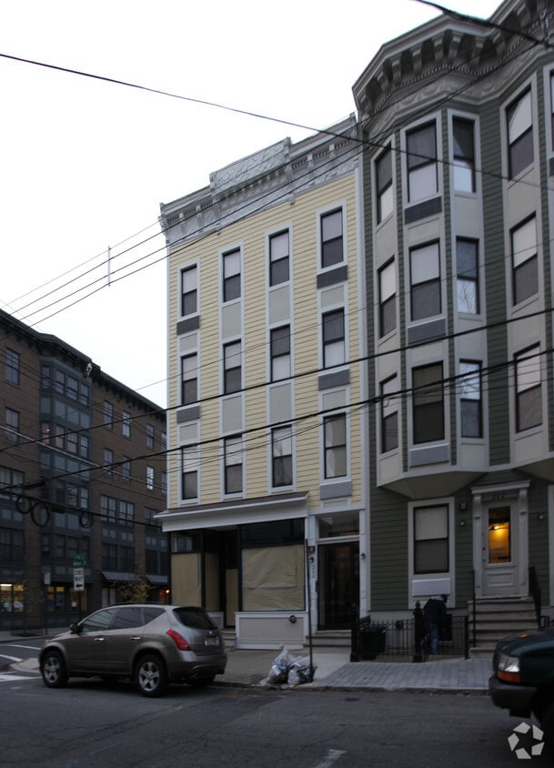 Building Photo - 200 Monroe St
