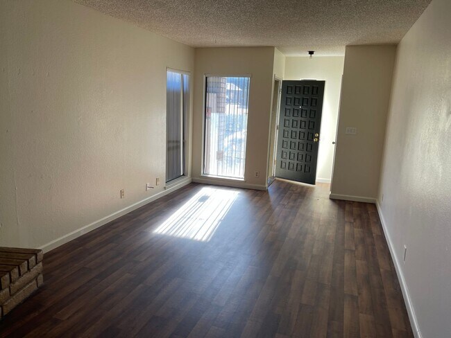 Building Photo - 5144-5146 Karm