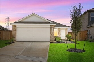 Building Photo - 16854 Great Highlands Dr