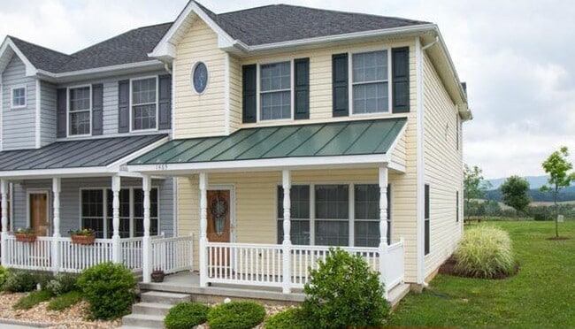 Spacious End Unit Towhouse in Desirable Li... - Spacious End Unit Towhouse in Desirable Li...