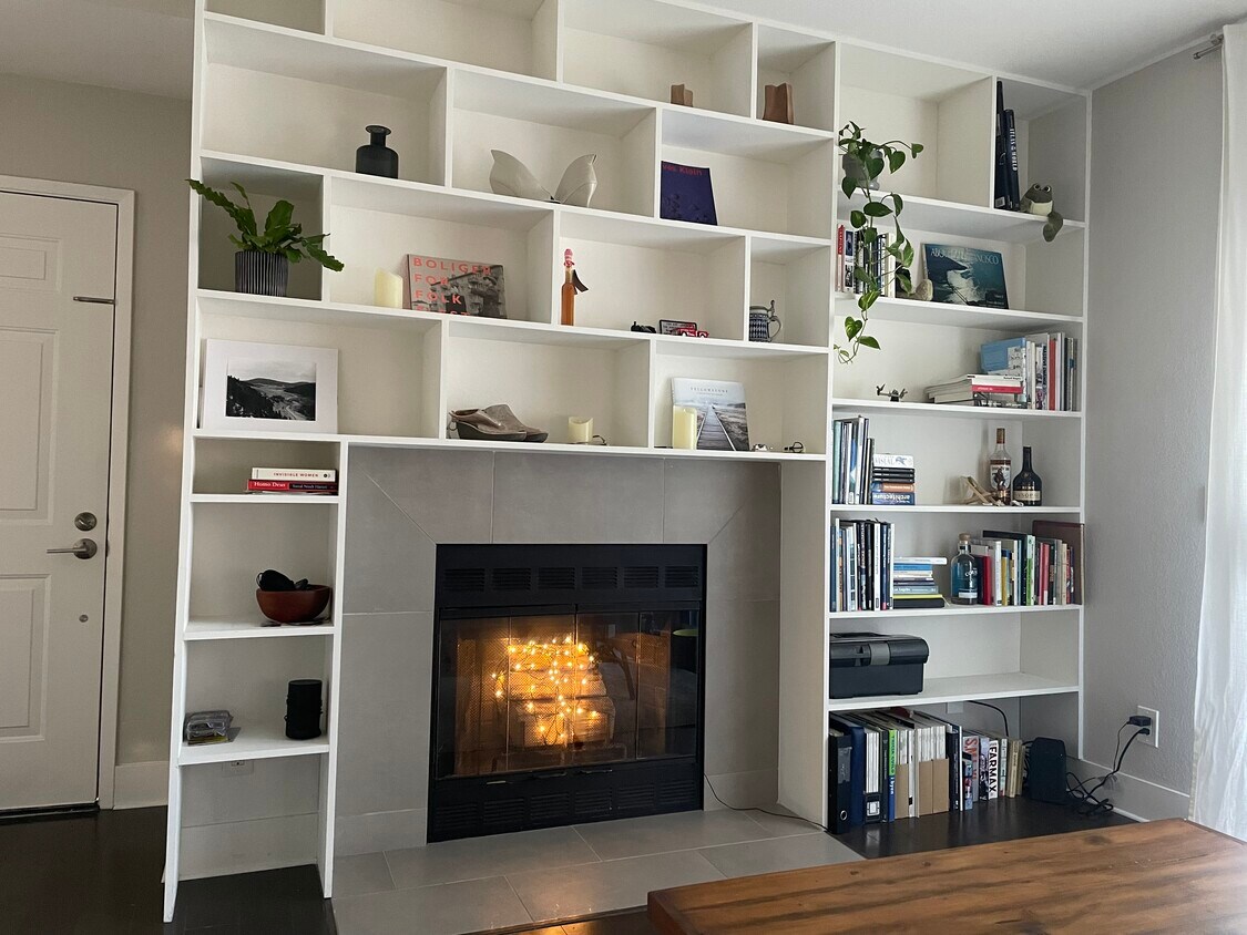 Living room with fireplace - 53 Schooner Ct
