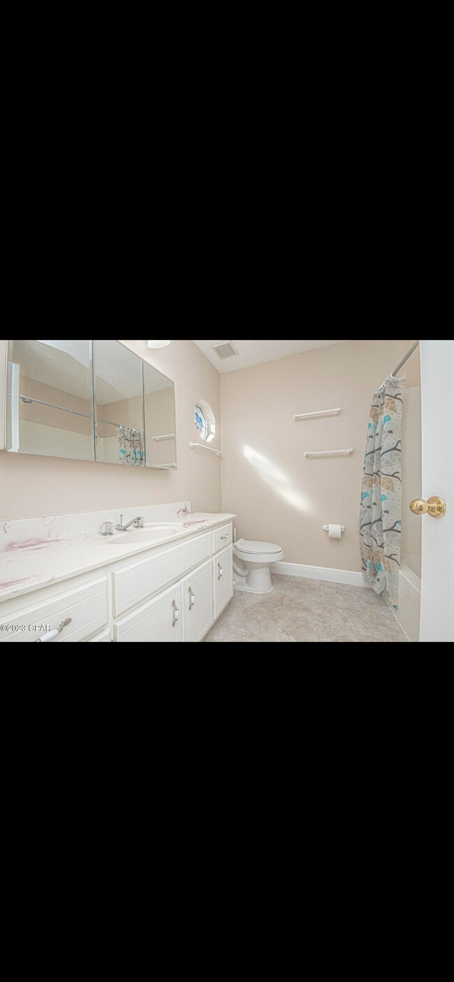 Building Photo - 221 S Maryella Ave