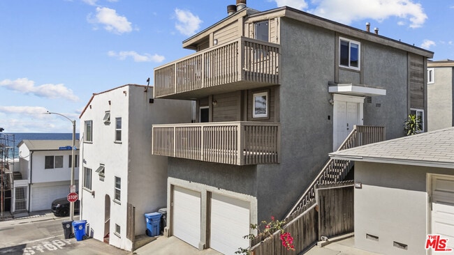 Building Photo - 120 7th St