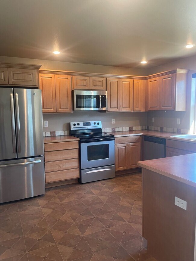 Building Photo - Beautiful Home available Mid November