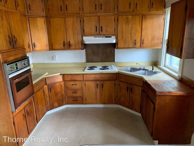 Building Photo - 4 br, 2 bath House - 520 N Mercer Street