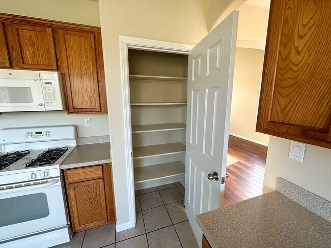 Building Photo - 9615 Harvest View Way