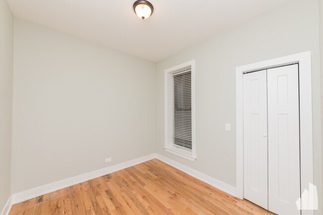 Foto del edificio - 638 W Oakdale Ave